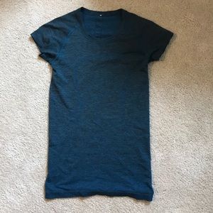 Lululemon shirt size 6